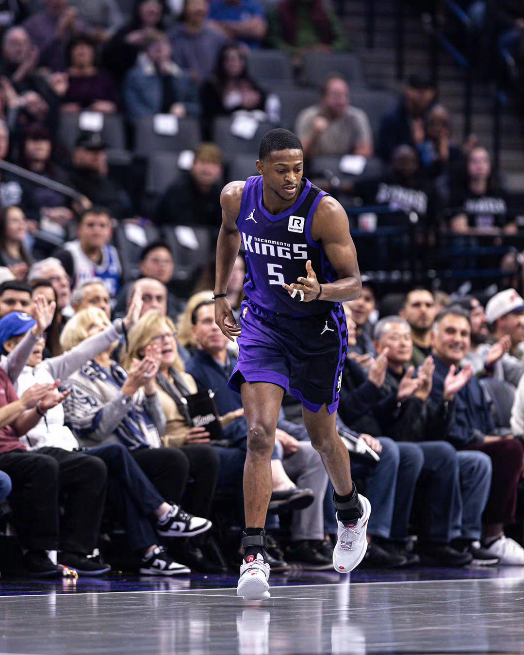 包含萨克拉门托国王发布备战花絮,国际比赛日复出首秀,NBA常规赛任务艰巨,控场能力受关注的词条 包含萨克拉门托国王发布备战花絮,国际比赛日复出首秀,NBA常规赛任务艰巨,控场能力受关注的词条